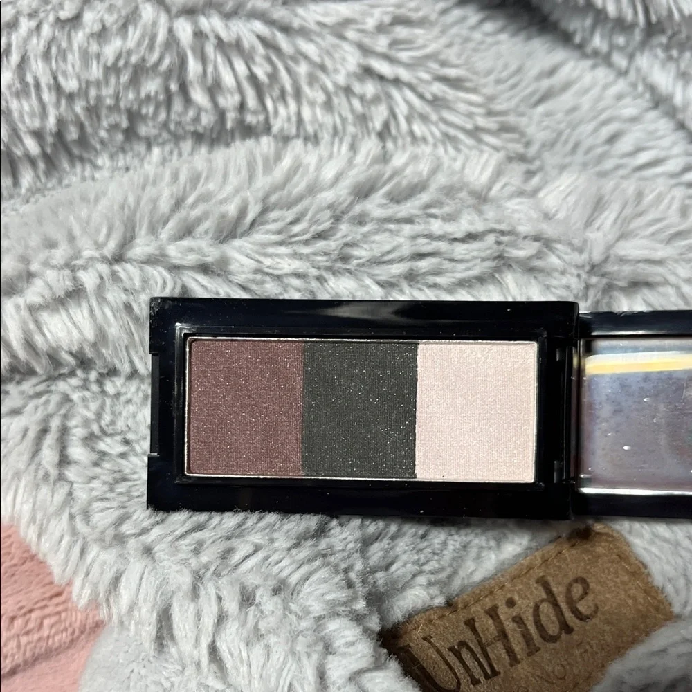 Avon Onyx Luster Triple Ombre Eyeshadow